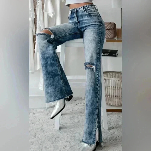 Risen Denim | Los Angeles, Women’s 11/30 | Sun Bleached Flares - Picture 2 of 4